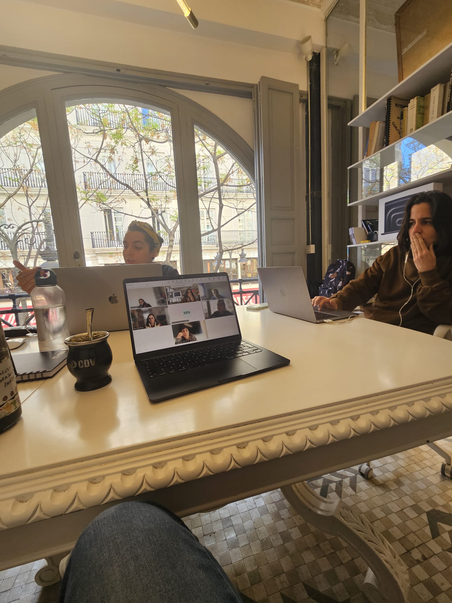 Sesión de trabajo en la oficina de Valencia